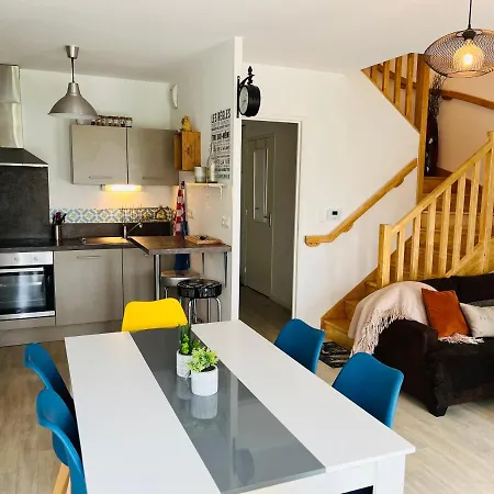 Maison De Bourg Proche Des Commerces Holiday home *